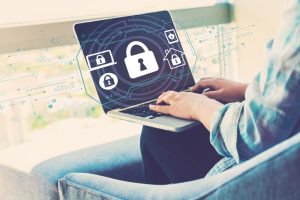法人PCですべき情報漏洩の対策を難易度別に紹介！紛失・盗難時の対処法も解説