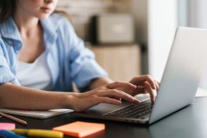 在宅ワークで使うPCの選び方とは？デスクトップとノートならどっち？